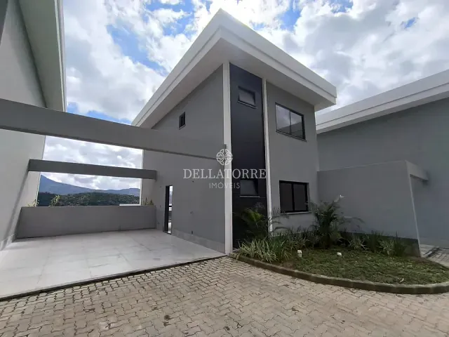 Casa com 114m² 3 quartos e 3 banheiros, à venda, no bairro Golfe em Teresópolis