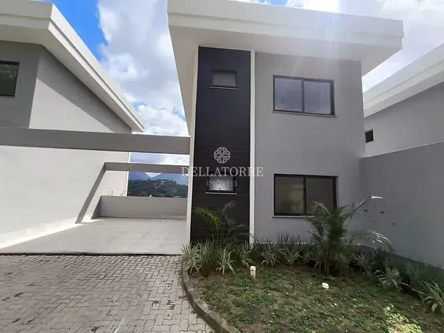 Casa com 114m² 3 quartos e 3 banheiros, à venda, no bairro Golfe em Teresópolis