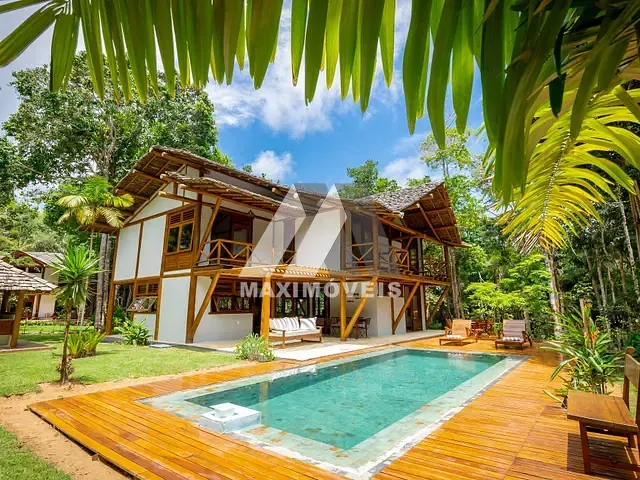 Casa com 737m² 5 quartos e 6 banheiros, à venda, no bairro Trancoso em Porto Seguro