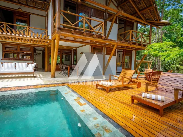 Casa com 737m² 5 quartos e 6 banheiros, à venda, no bairro Trancoso em Porto Seguro