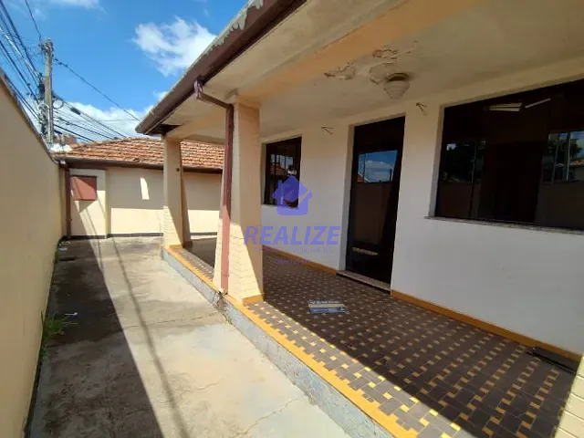 Casa com 500m² 3 quartos e 2 banheiros, à venda, no bairro Vila dos Lavradores em Botucatu