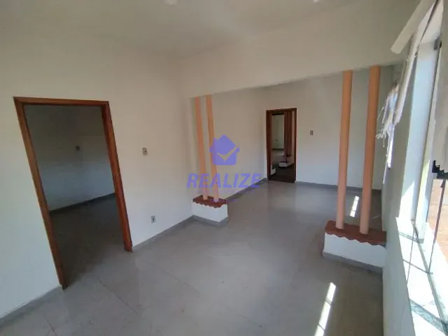 Casa com 500m² 3 quartos e 2 banheiros, à venda, no bairro Vila dos Lavradores em Botucatu