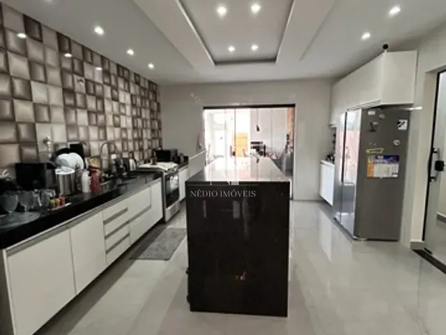 Casa com 407m² 3 quartos e 2 banheiros, à venda, no bairro Itapeba em Maricá