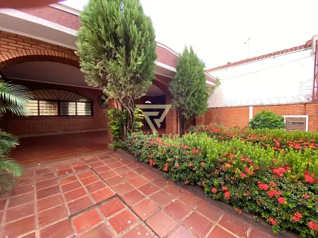 Casa com 443m² 3 quartos e 4 banheiros, para alugar, no bairro Vila Tibério em Ribeirão Preto