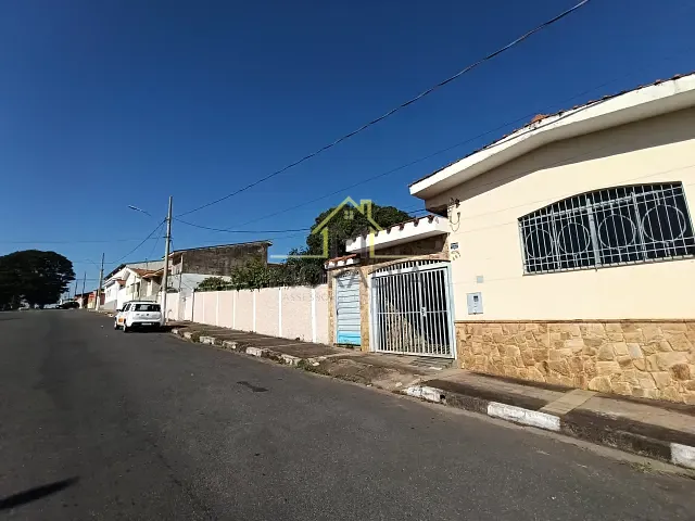Casa com 200m² 3 quartos e 2 banheiros, para alugar, no bairro Angola em Guaxupé