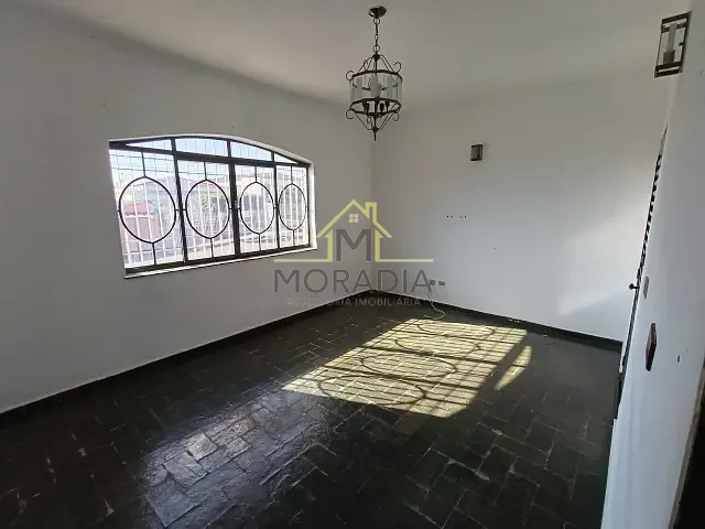 Casa com 200m² 3 quartos e 2 banheiros, para alugar, no bairro Angola em Guaxupé