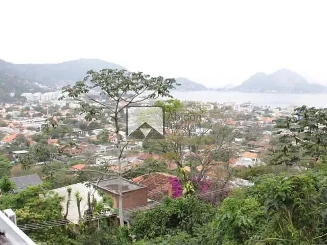 Casa com 250m² 4 quartos e 4 banheiros, à venda, no bairro São Francisco em Niterói