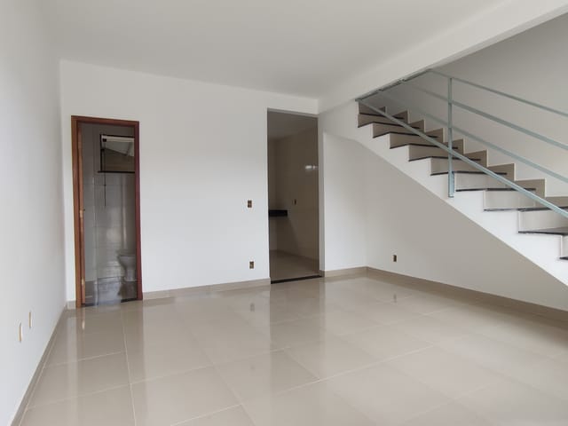 Casa 2 quartos e 2 banheiros, à venda, no bairro JARDIM SÃO JOÃO em Juiz de Fora