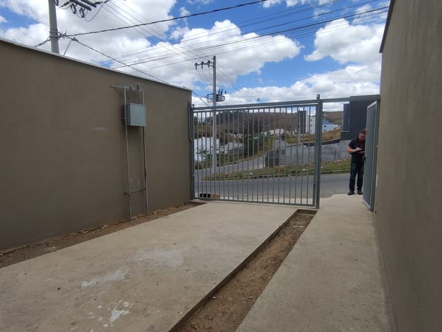 Casa 2 quartos e 2 banheiros, à venda, no bairro JARDIM SÃO JOÃO em Juiz de Fora