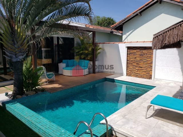 Casa com 300m², à venda, no bairro Jardim Padre Rodolfo em Pindamonhangaba