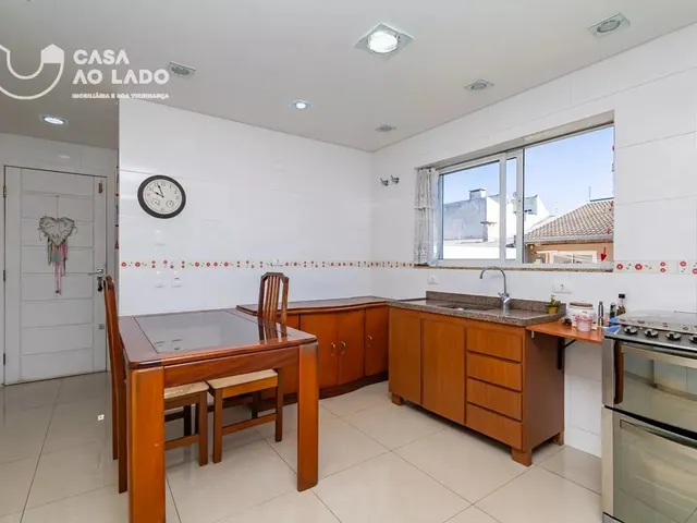 Casa 3 quartos e 5 banheiros, à venda, no bairro Novo Mundo em Curitiba