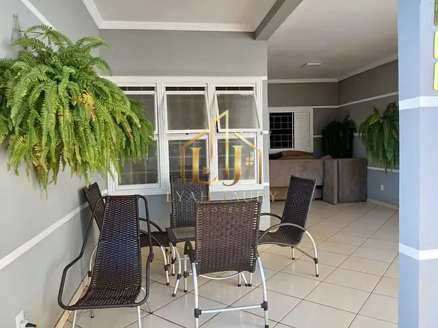 Casa com 272m² 4 quartos e 2 banheiros, à venda, no bairro Bom Clima em Chapada dos Guimarães
