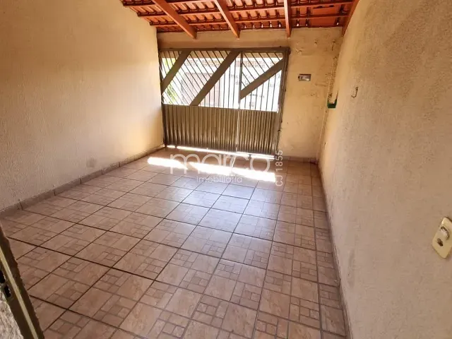 Casa para alugar, no bairro Vila Canaã em Goiânia