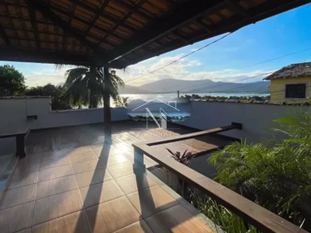 Casa com 360m² 4 quartos e 2 banheiros, à venda, no bairro Araçatiba em Maricá