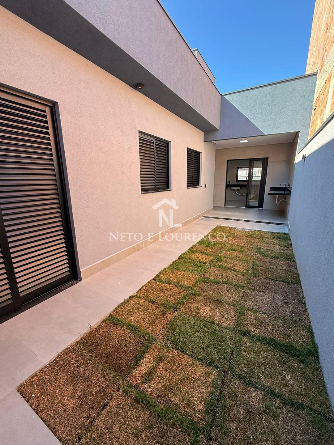 Casa à venda com 3 quartos, 120m² - Foto 2