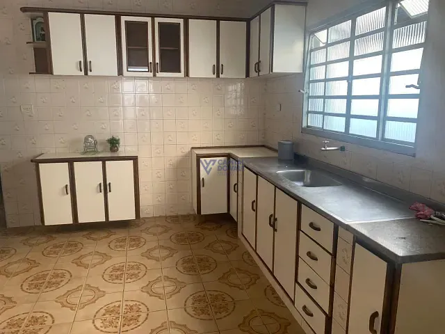 Casa com 250m² 3 quartos e 1 banheiro, à venda, no bairro Jardim Satélite em São José dos Campos