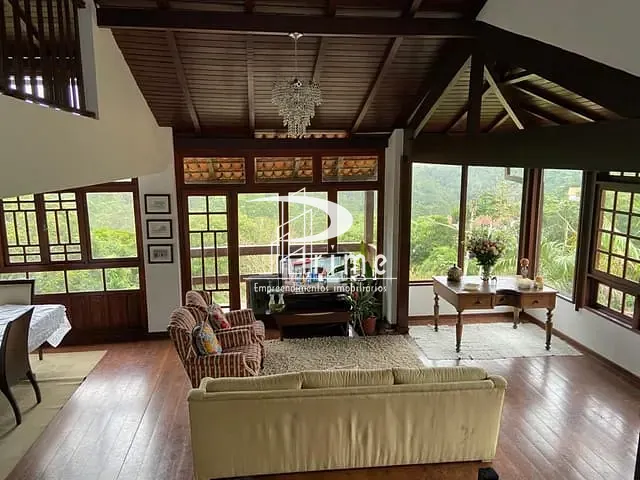 Casa com 1200m² 3 quartos e 2 banheiros, à venda, no bairro Sans Souci em Nova Friburgo