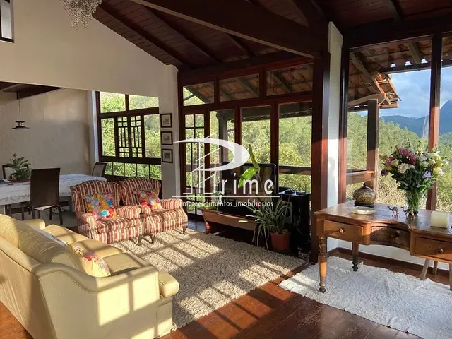 Casa com 1200m² 3 quartos e 2 banheiros, à venda, no bairro Sans Souci em Nova Friburgo