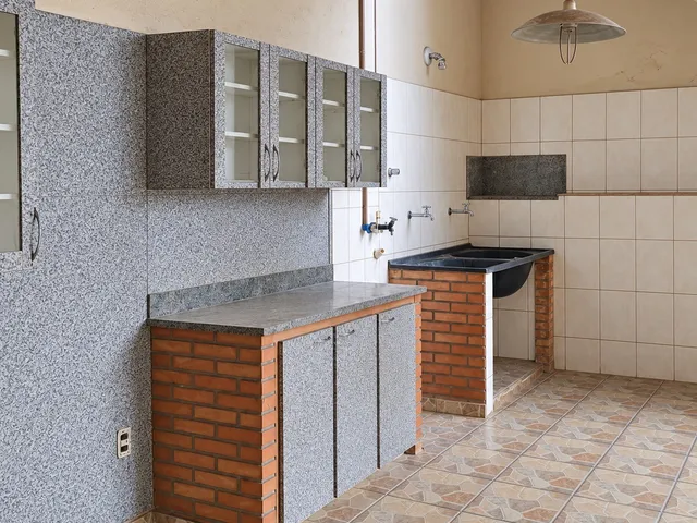 Casa 4 quartos e 3 banheiros, à venda, no bairro Santa Amélia em Belo Horizonte
