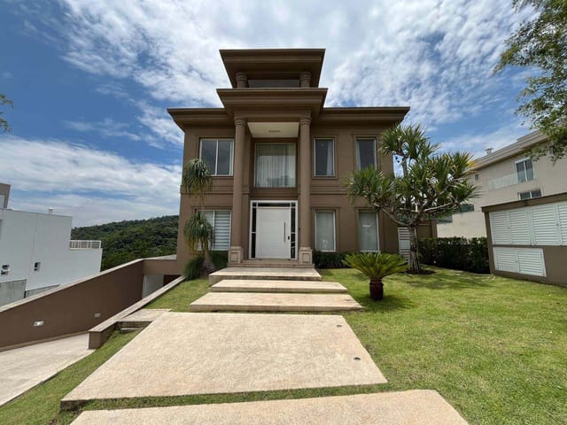 Casa com 490m² 5 quartos e 7 banheiros, à venda, no bairro Alphaville em Santana de Parnaíba
