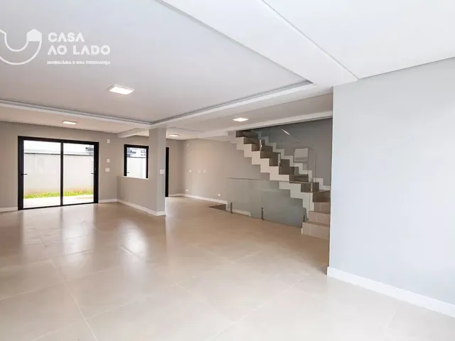 Casa 3 quartos e 4 banheiros, à venda, no bairro Santa Cândida em Curitiba