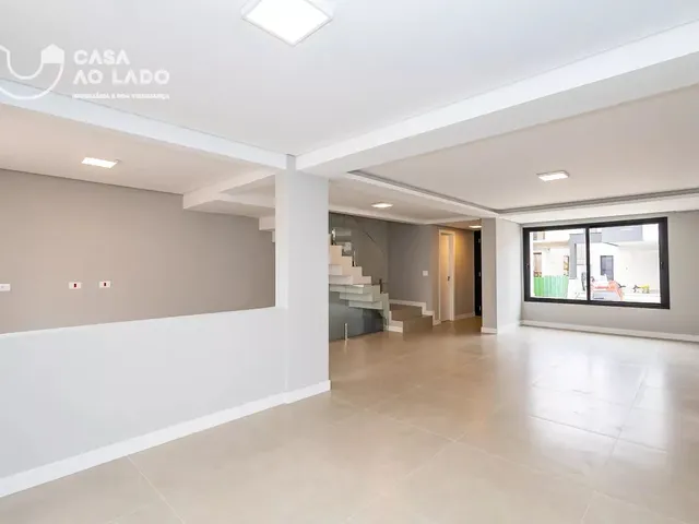 Casa 3 quartos e 4 banheiros, à venda, no bairro Santa Cândida em Curitiba