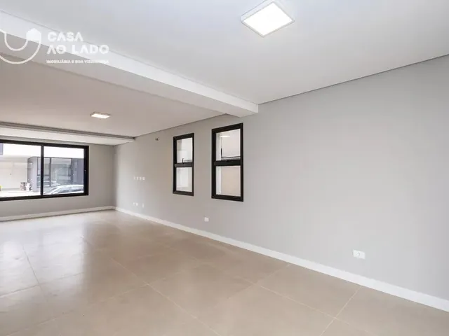 Casa 3 quartos e 4 banheiros, à venda, no bairro Santa Cândida em Curitiba
