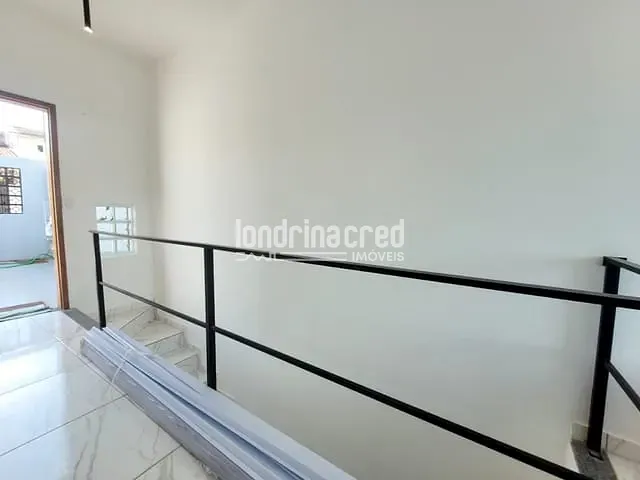 Casa com 140m² 2 quartos e 2 banheiros, à venda, no bairro Jardim Tókio em Londrina