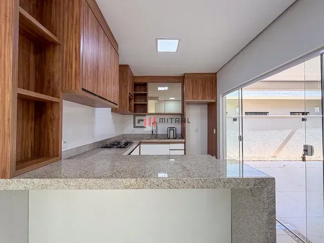 Casa 3 quartos e 2 banheiros, à venda, no bairro Conjunto Habitacional Alexandre Urbanas em Londrina