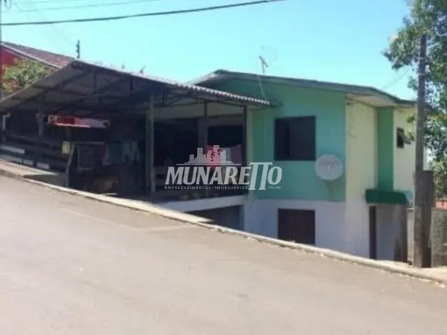 Casa com 140m² 6 quartos e 2 banheiros, à venda, no bairro Petrópolis em Concórdia