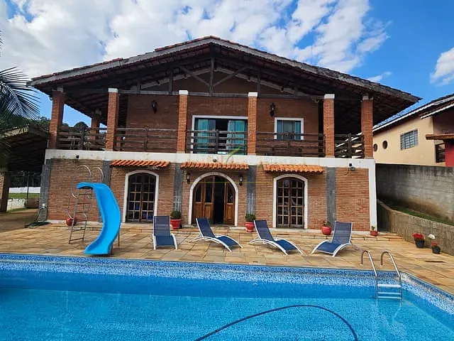 Casa com 1600m² 3 quartos e 2 banheiros, à venda, no bairro Canedos em Piracaia