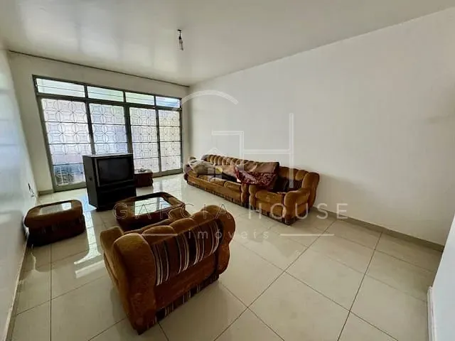 Casa com 368m² 3 quartos e 2 banheiros, à venda, no bairro Vila Tibério em Ribeirão Preto