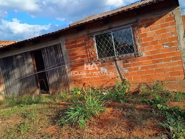 Casa com 300m² 2 quartos e 1 banheiro, à venda, no bairro Residencial Monte Pascoal em Goiânia