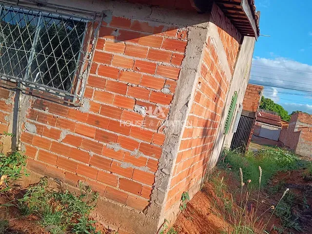 Casa com 300m² 2 quartos e 1 banheiro, à venda, no bairro Residencial Monte Pascoal em Goiânia