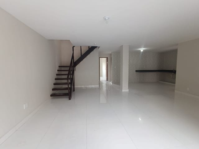 Casa com 360m² 5 quartos e 5 banheiros, à venda, no bairro Vila Valqueire em Rio de Janeiro