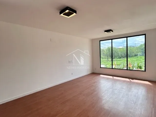 Casa com 395m² 4 quartos e 2 banheiros, à venda, no bairro Ubatiba em Maricá