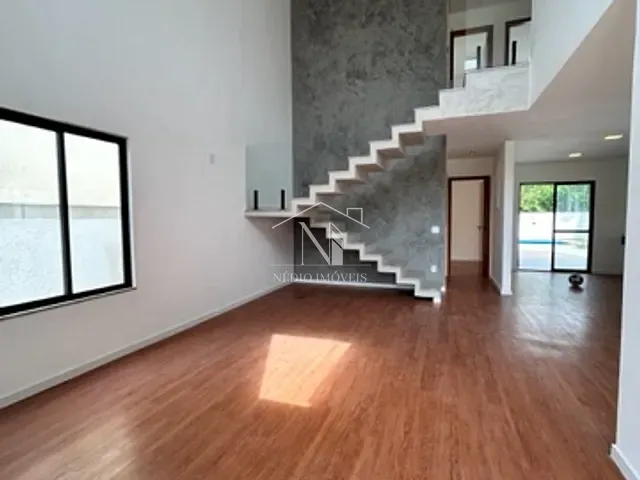 Casa com 395m² 4 quartos e 2 banheiros, à venda, no bairro Ubatiba em Maricá
