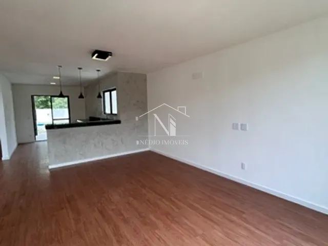 Casa com 395m² 4 quartos e 2 banheiros, à venda, no bairro Ubatiba em Maricá