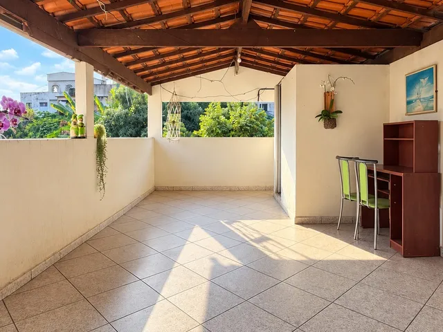 Casa 4 quartos e 1 banheiro, à venda, no bairro Belmonte em Belo Horizonte