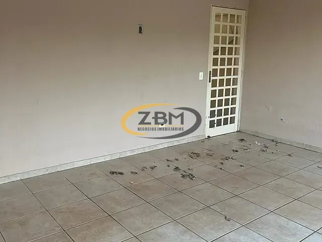 Casa com 250m² 3 quartos e 3 banheiros, à venda, no bairro Coliseu em Londrina