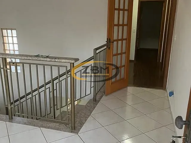Casa com 250m² 3 quartos e 3 banheiros, à venda, no bairro Coliseu em Londrina
