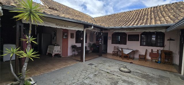 Casa com 360m² 3 quartos e 3 banheiros, à venda, no bairro Alto dos Pinheiros em Juiz de Fora