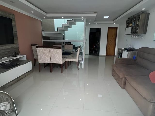 Casa com 215m² 3 quartos e 2 banheiros, à venda, no bairro Jardim Vitória em Macaé