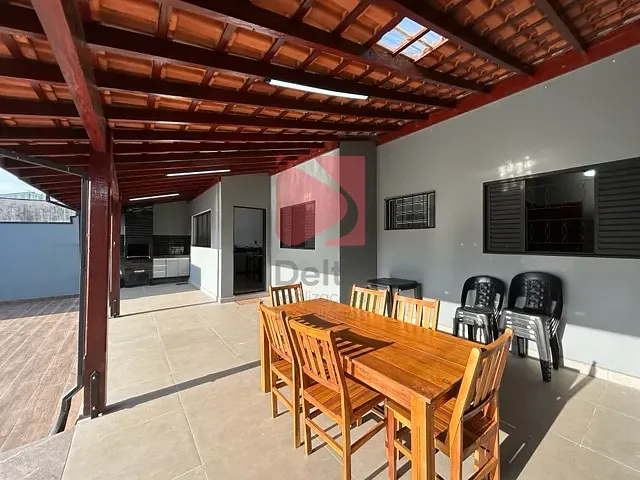 Casa com 250m² 2 quartos e 2 banheiros, à venda, no bairro Jardim Itália em Pirassununga