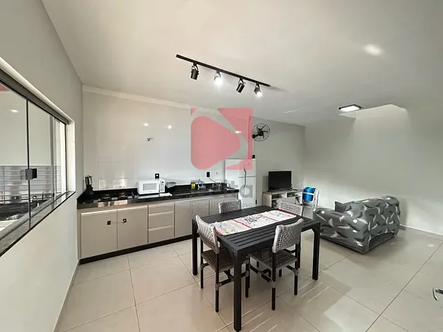 Casa com 250m² 2 quartos e 2 banheiros, à venda, no bairro Jardim Itália em Pirassununga