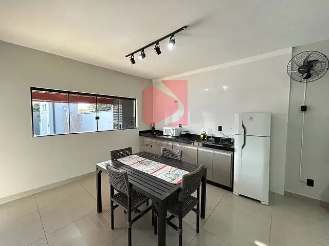 Casa com 250m² 2 quartos e 2 banheiros, à venda, no bairro Jardim Itália em Pirassununga