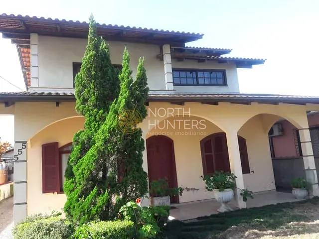 Casa com 432m² 4 quartos e 3 banheiros, à venda, no bairro Comasa em Joinville