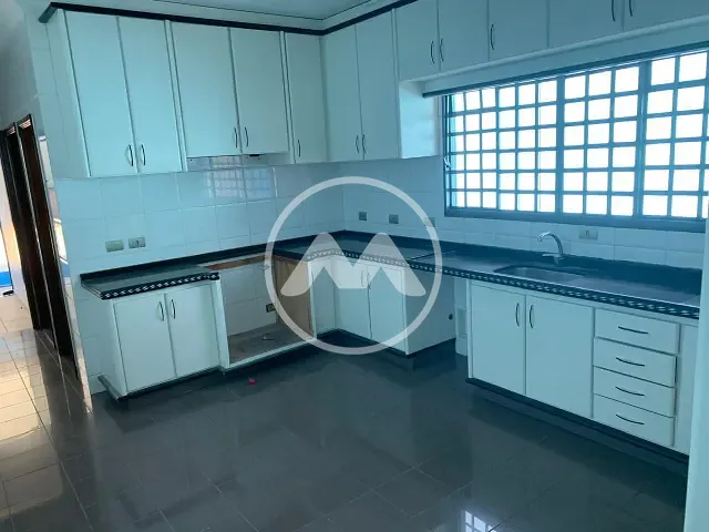 Casa com 270m² 3 quartos e 2 banheiros, para alugar, no bairro Zona 1 em Cianorte
