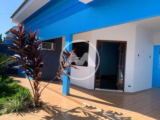 Casa com 270m² 3 quartos e 2 banheiros, para alugar, no bairro Zona 1 em Cianorte