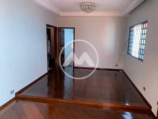 Casa com 270m² 3 quartos e 2 banheiros, para alugar, no bairro Zona 1 em Cianorte